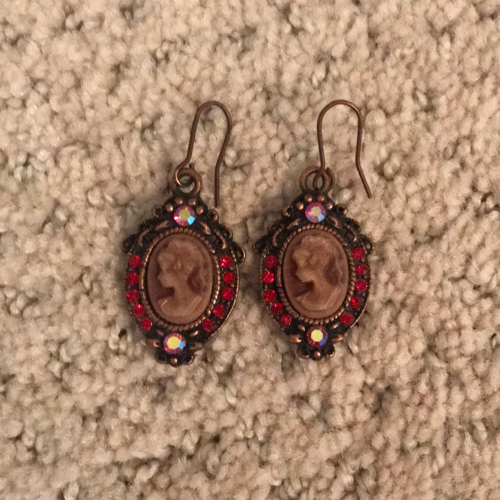 Dangle Cameo earrings with ruby jewels